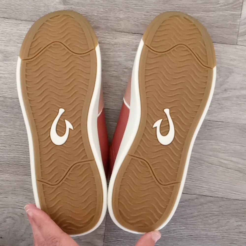 OluKai Kaulele Cedarwood Leather Sneaker - Picture 3 of 12